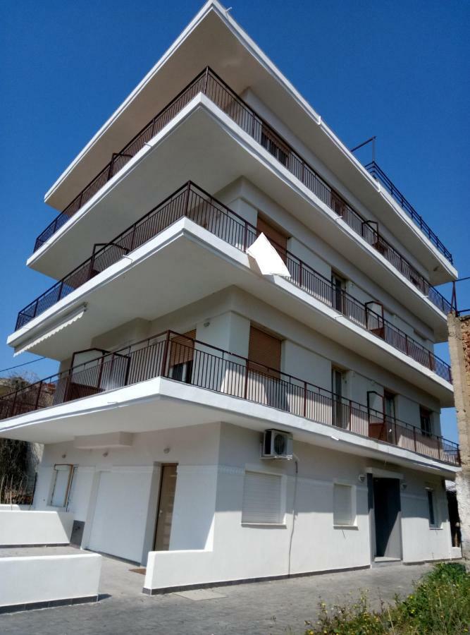 Pure Bliss Luxury Beachfront Apartment With Panoramic Sea Views, Electric Bbq, Gym Equipment And More Агия Триас Екстериор снимка
