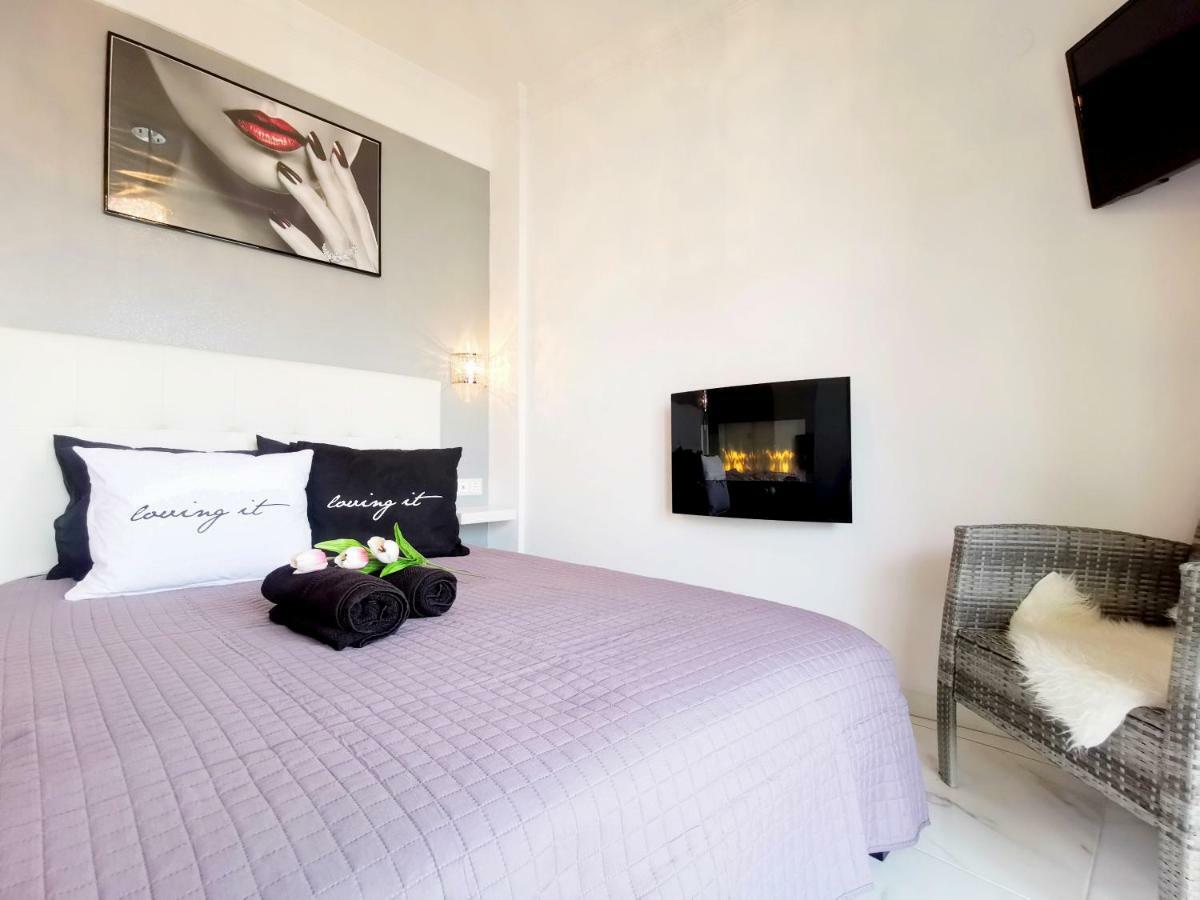 Pure Bliss Luxury Beachfront Apartment With Panoramic Sea Views, Electric Bbq, Gym Equipment And More Агия Триас Екстериор снимка