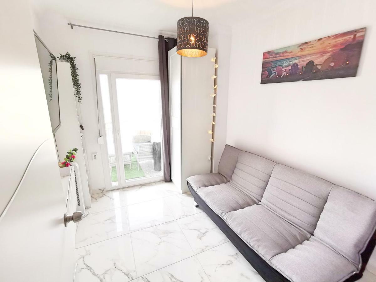 Pure Bliss Luxury Beachfront Apartment With Panoramic Sea Views, Electric Bbq, Gym Equipment And More Агия Триас Екстериор снимка