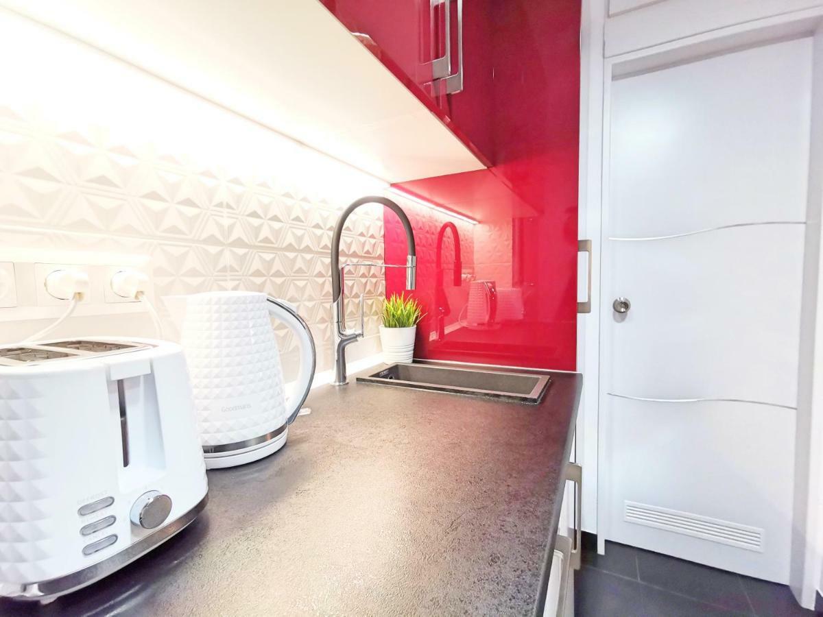 Pure Bliss Luxury Beachfront Apartment With Panoramic Sea Views, Electric Bbq, Gym Equipment And More Агия Триас Екстериор снимка